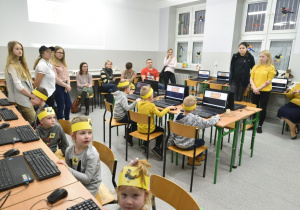 Przyszli uczniowie bardzo chętnie uczestniczyli także w zajęciach komputerowych, w trakcie których mogli poczuć się jak prawdziwi informatycy, poznając podstawy języka programowania Baltie, a później rywalizując w różnego rodzaju grach komputerowych.